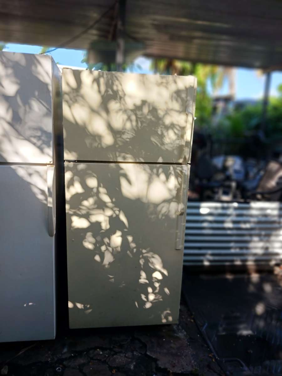 General Electric Refrigerator 29in and good working conditio