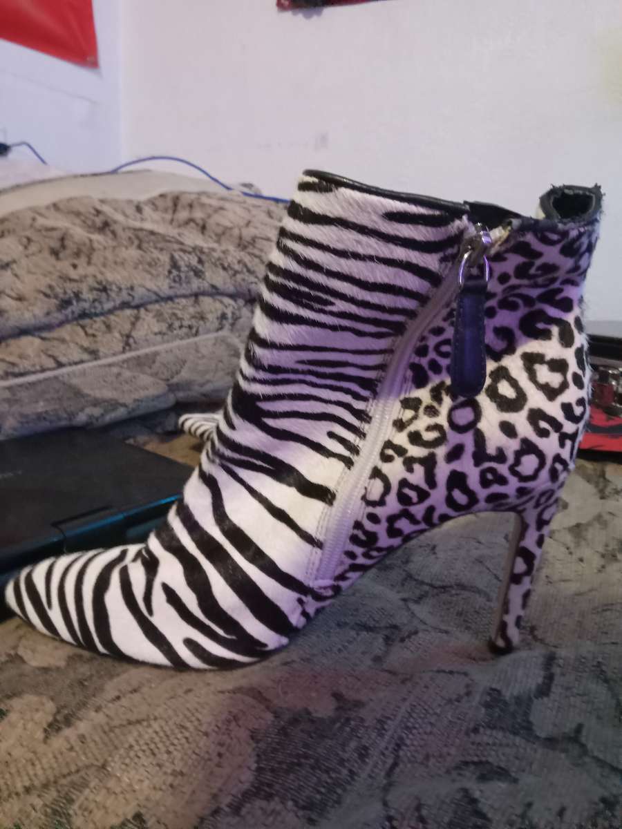beutiful zebra style boots