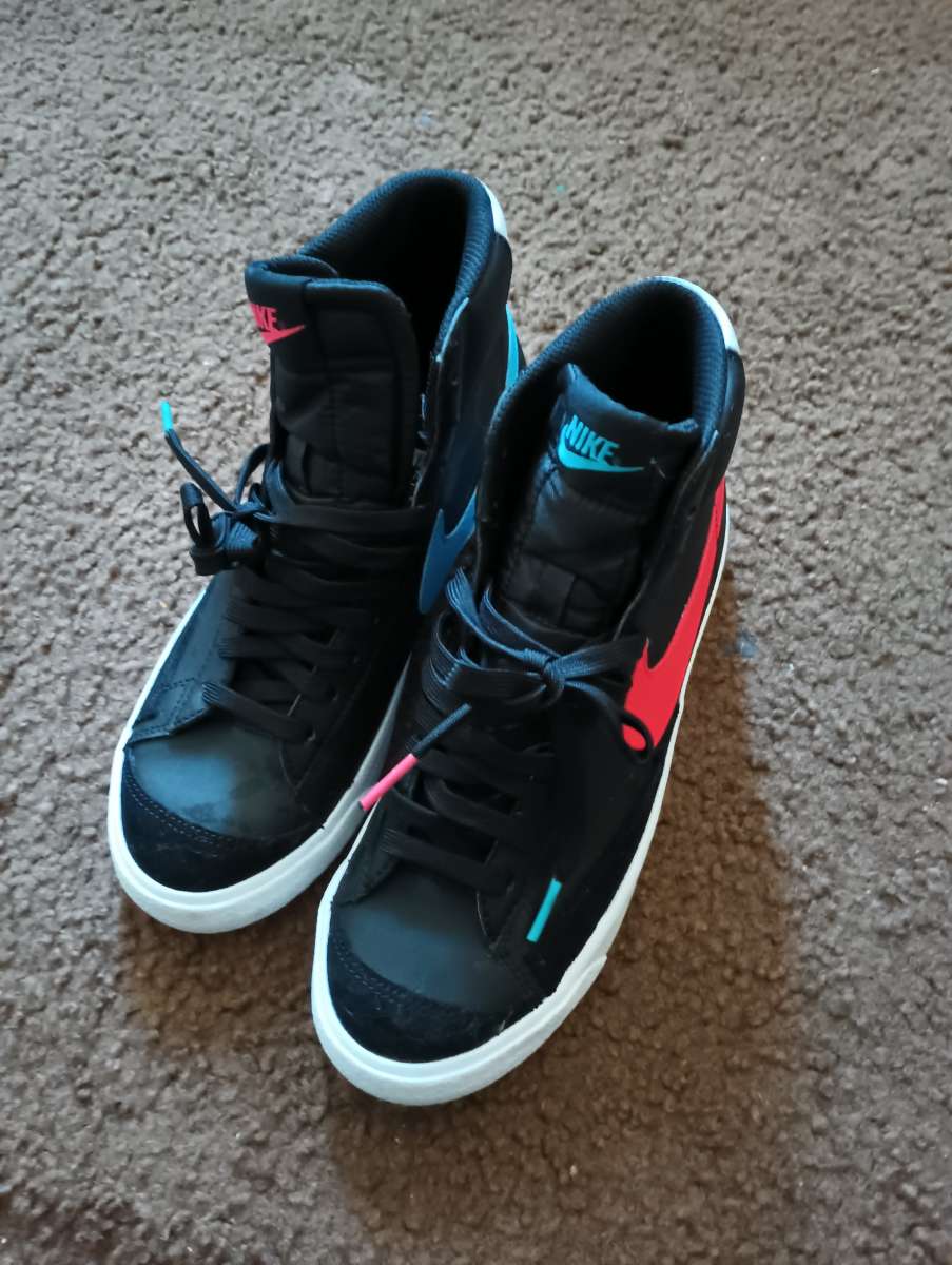 high top Nike fusion red black blue