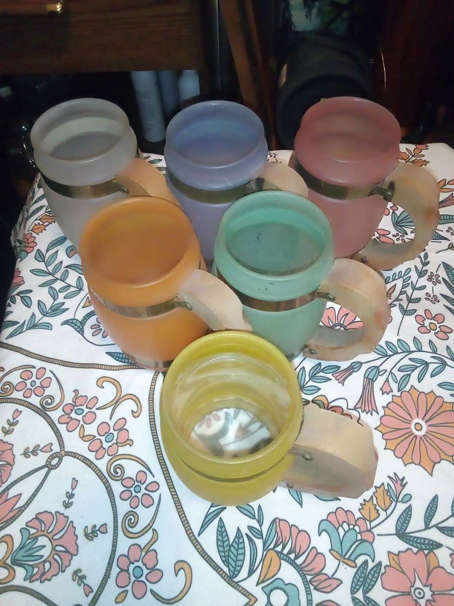 Vintage 1960s Siesta Ware Pastel Frosted Barrel Mugs wwooden
