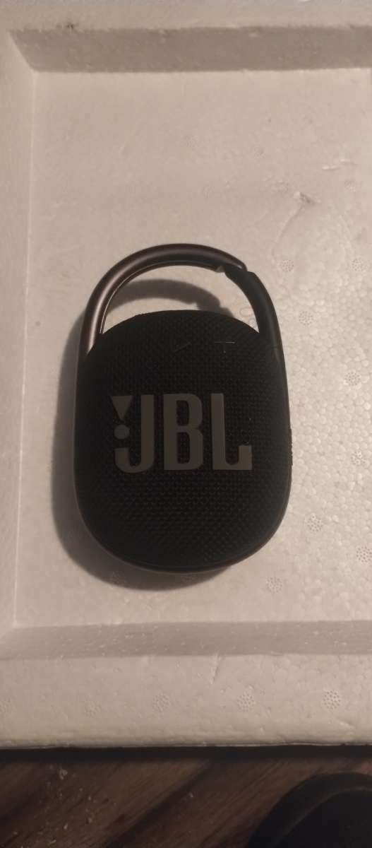 JBL Clip 4