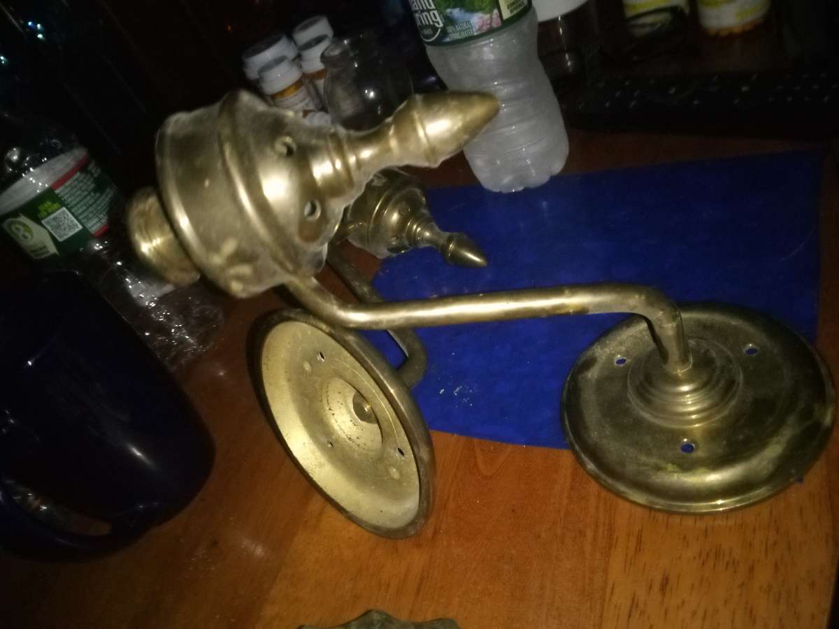 2 Brass wall sconces