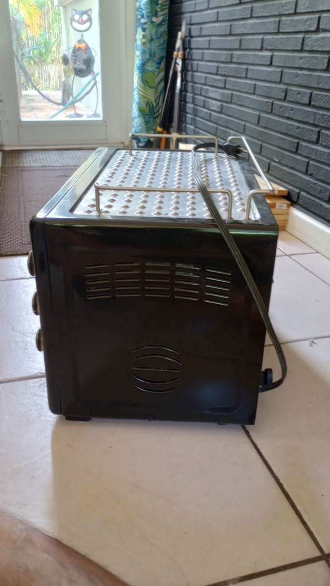 The Food Network countertop convection oven