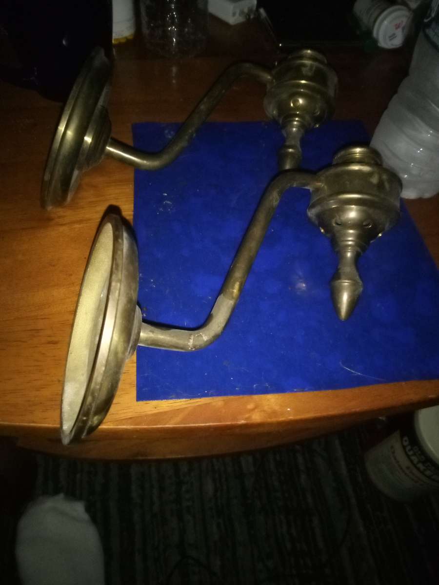 2 Brass wall sconces