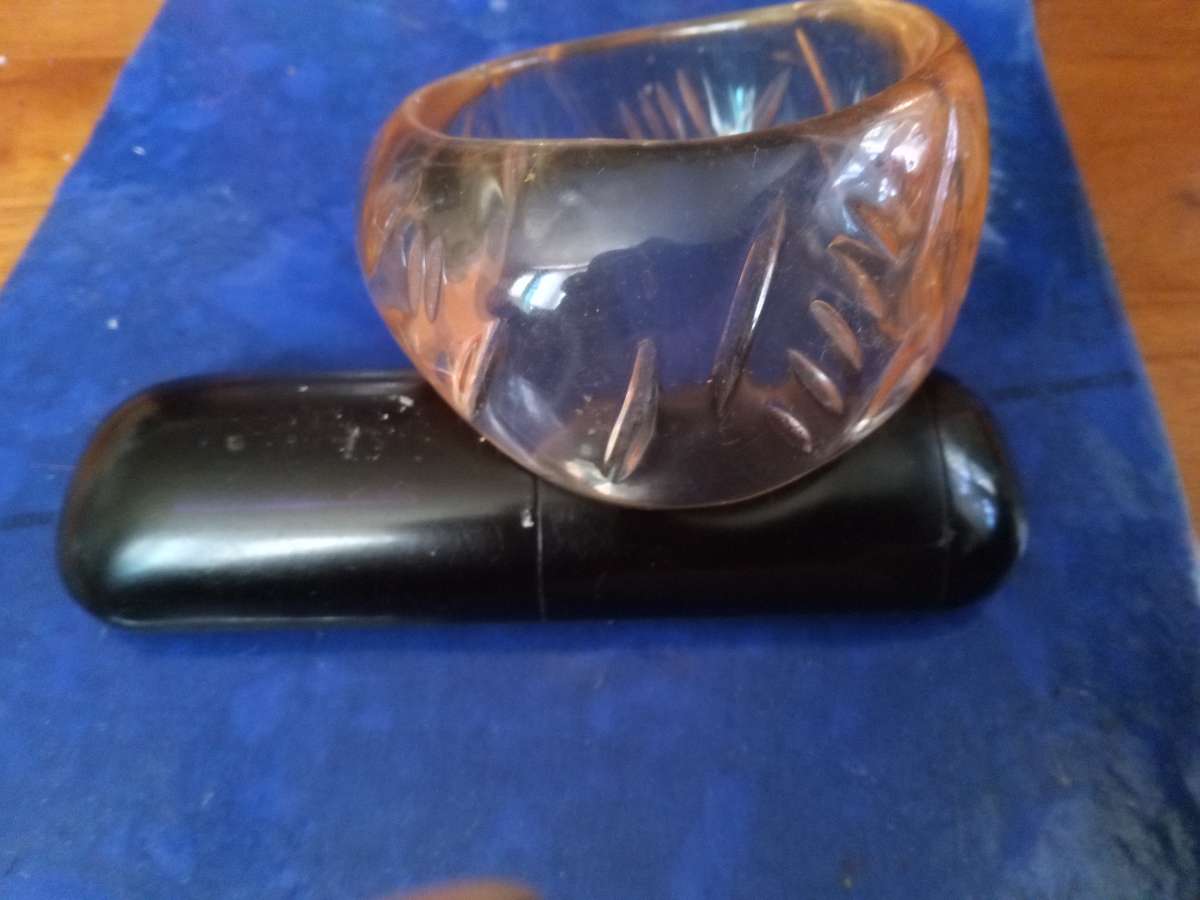 50s Carved Lucite Bangle Bracelet