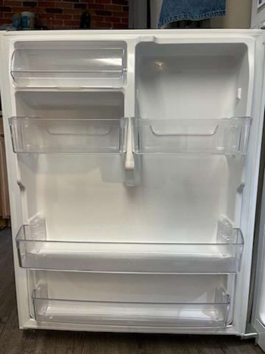GE Refrigerator  1yr old Like New Condition  21cf