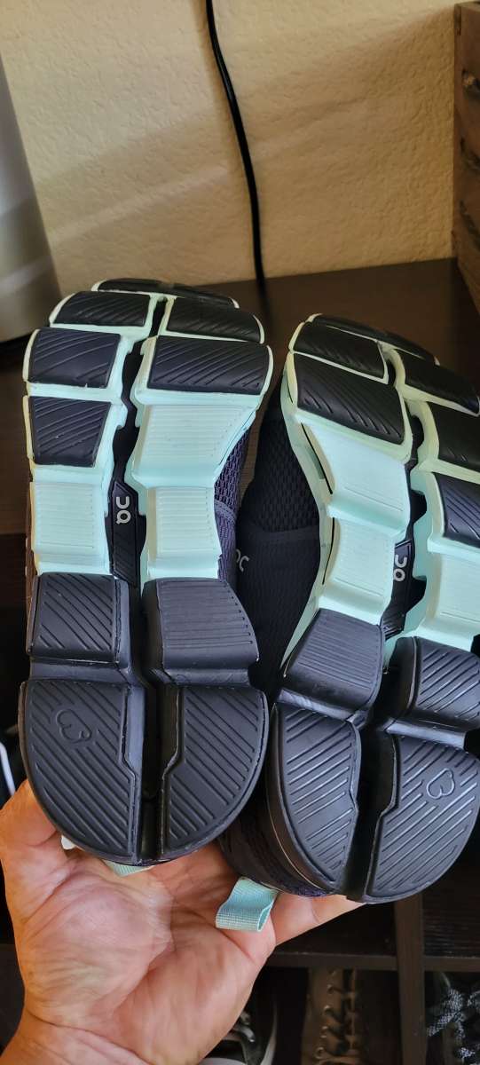 womens on cloud running shoes size 8 5