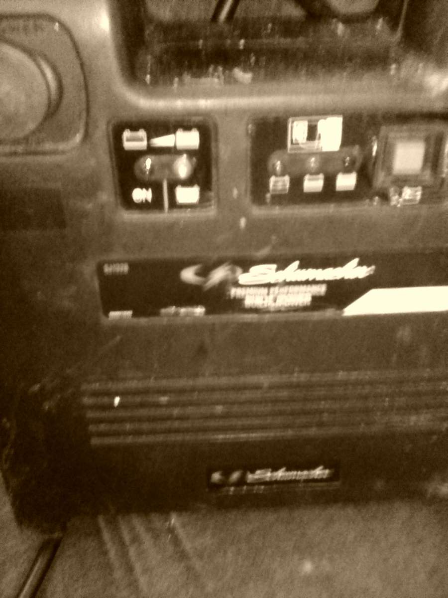 Schumacher 1100 jump starter box