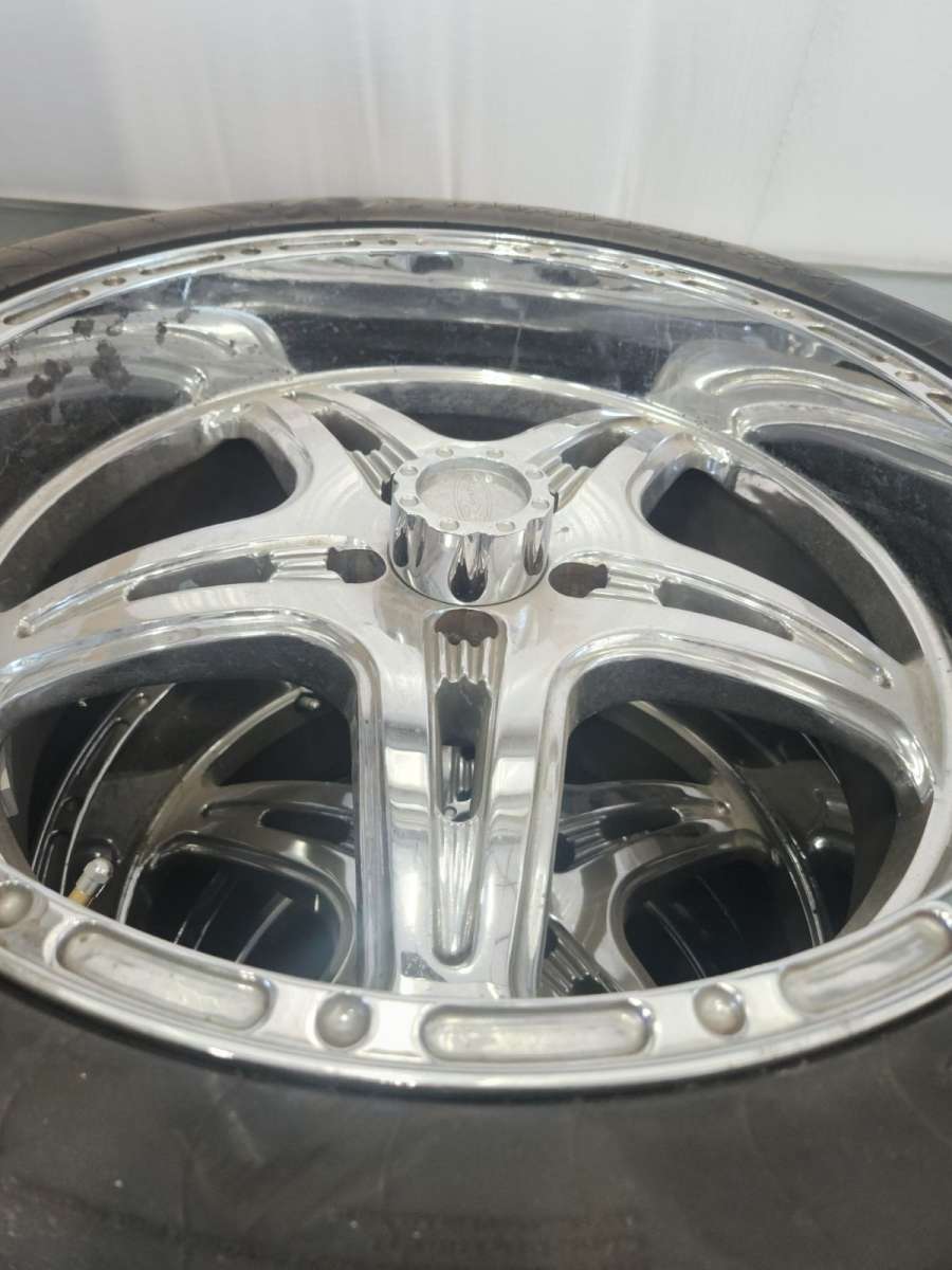 CHROME CHRYSLER 300 WHEELS AND TIRES