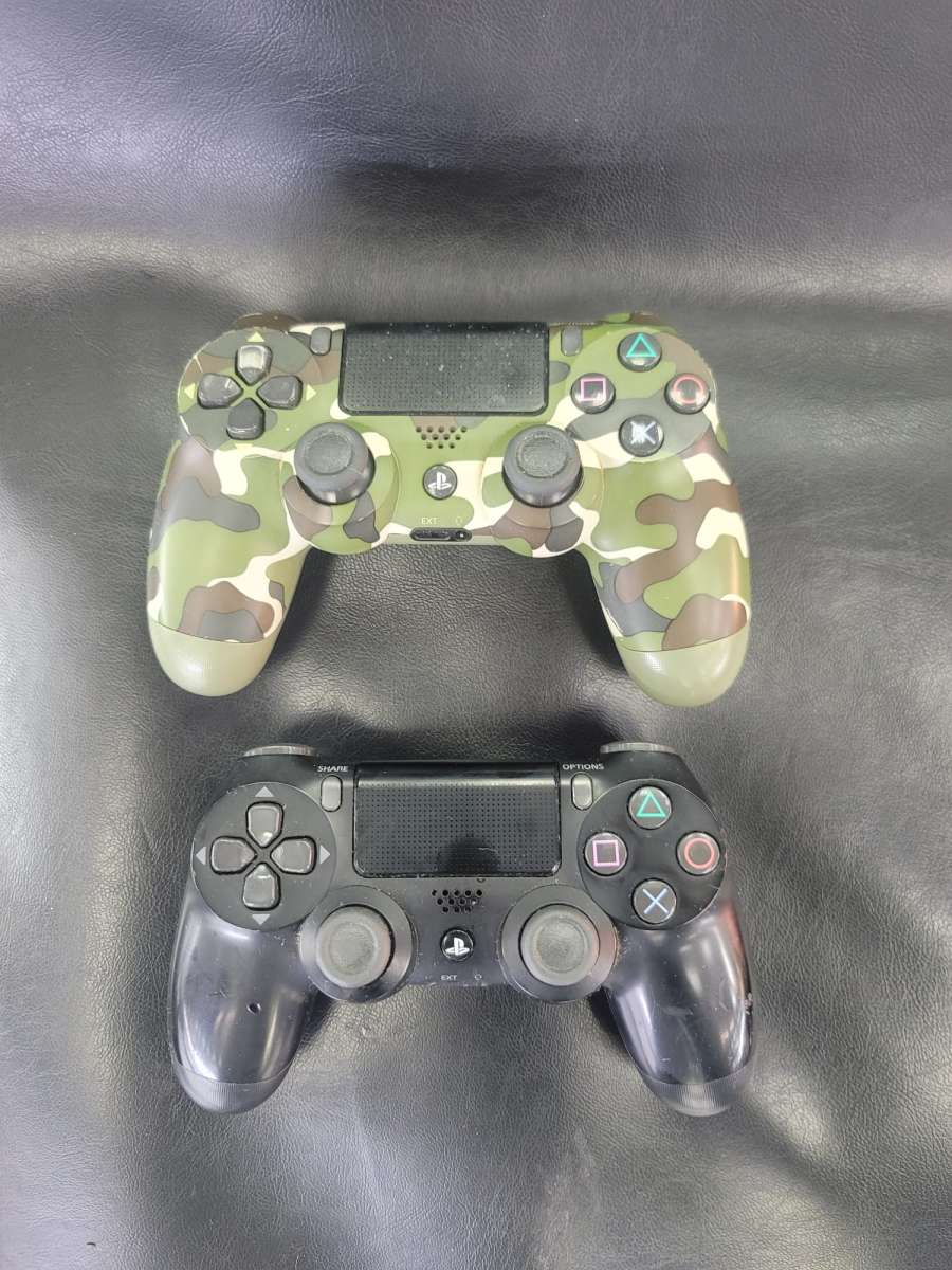 Playstation 4 Pro PS4 1TB W Cable  Two Controller Set