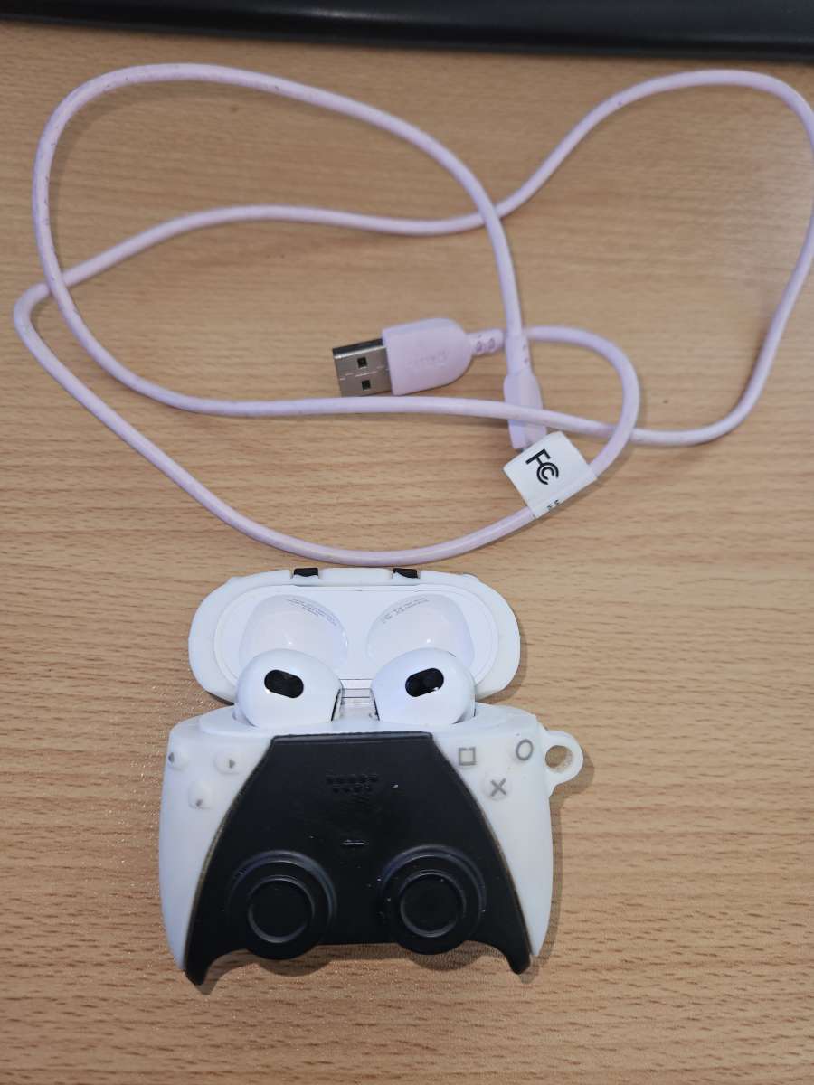 Apple Airpods 3rd Gen W Protective Case