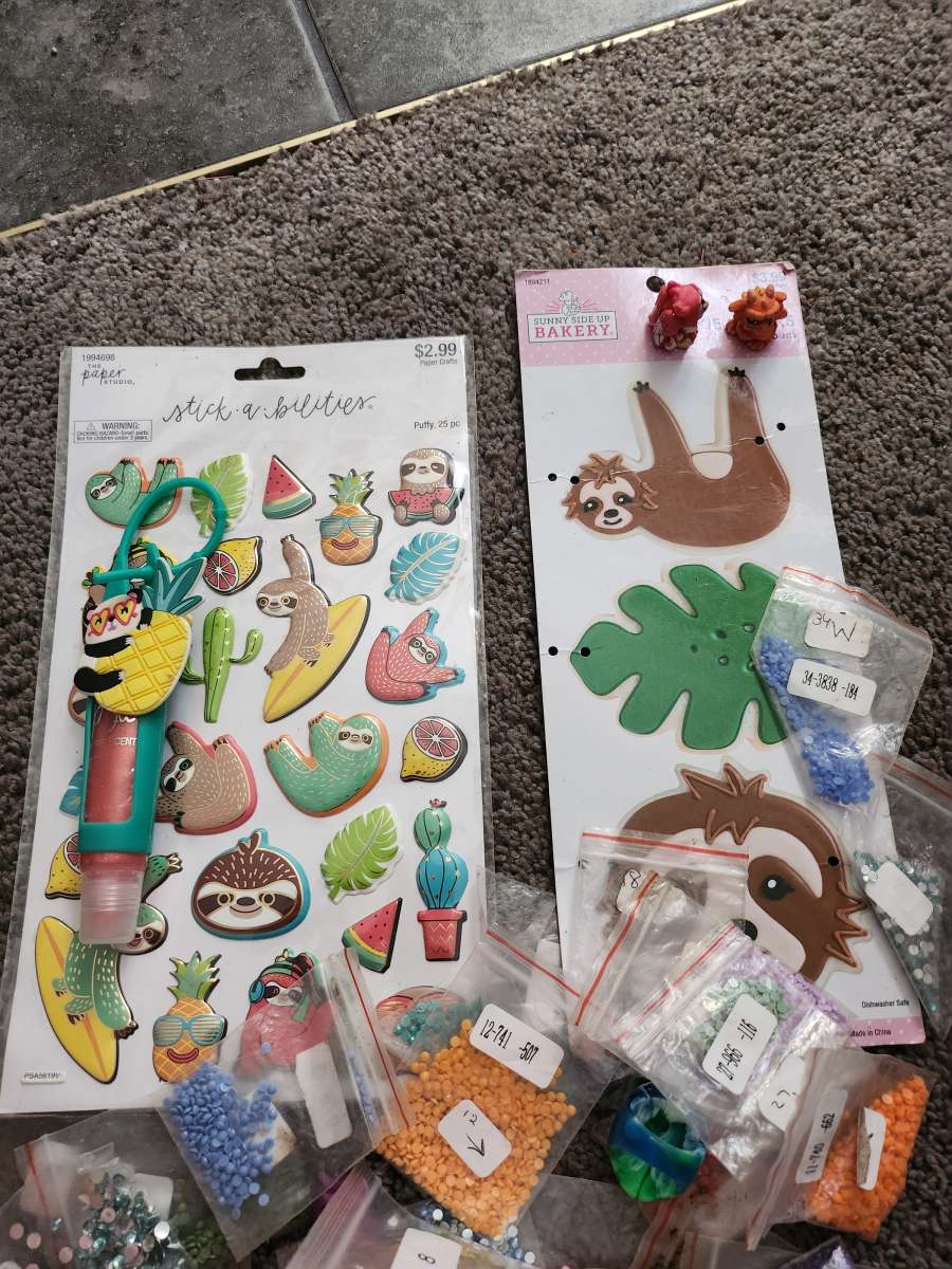 stickers beads lip glas toys