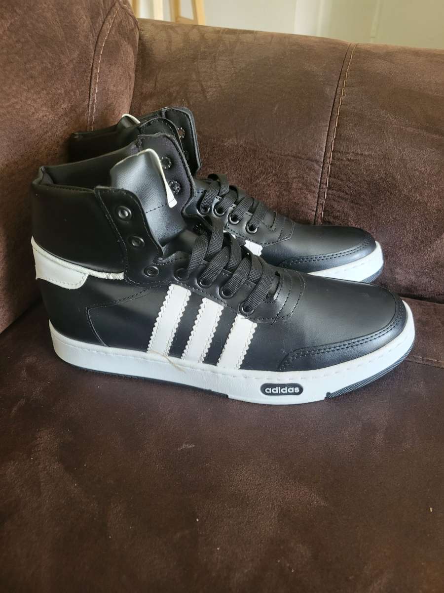 mens sneakers size 42