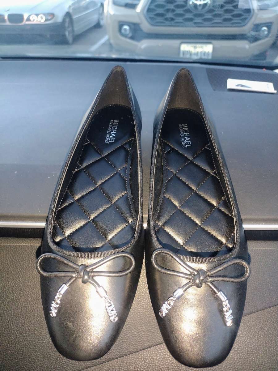 SIZE 7 MICHAEL KORS FLATS
