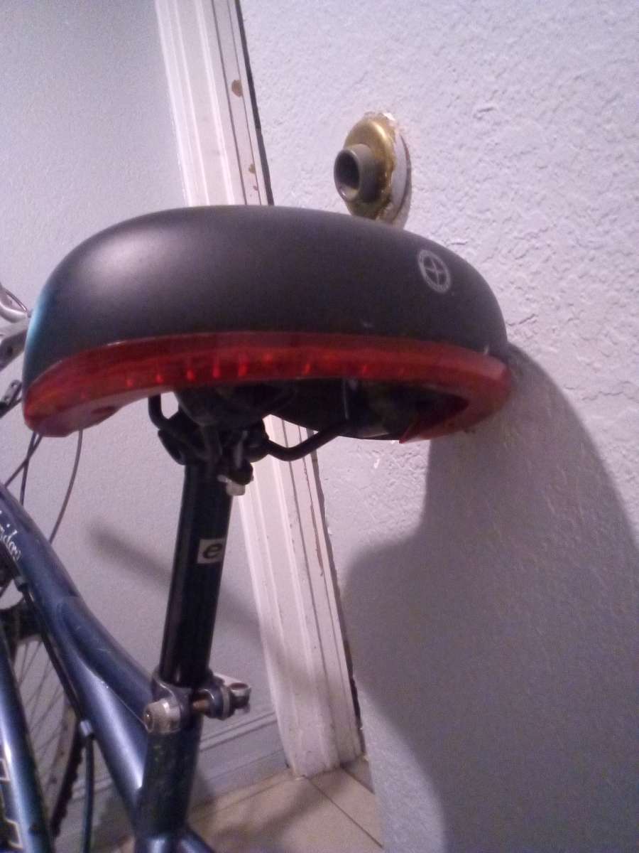 Fuji Cambridge 4130 mens bicycle medium frame