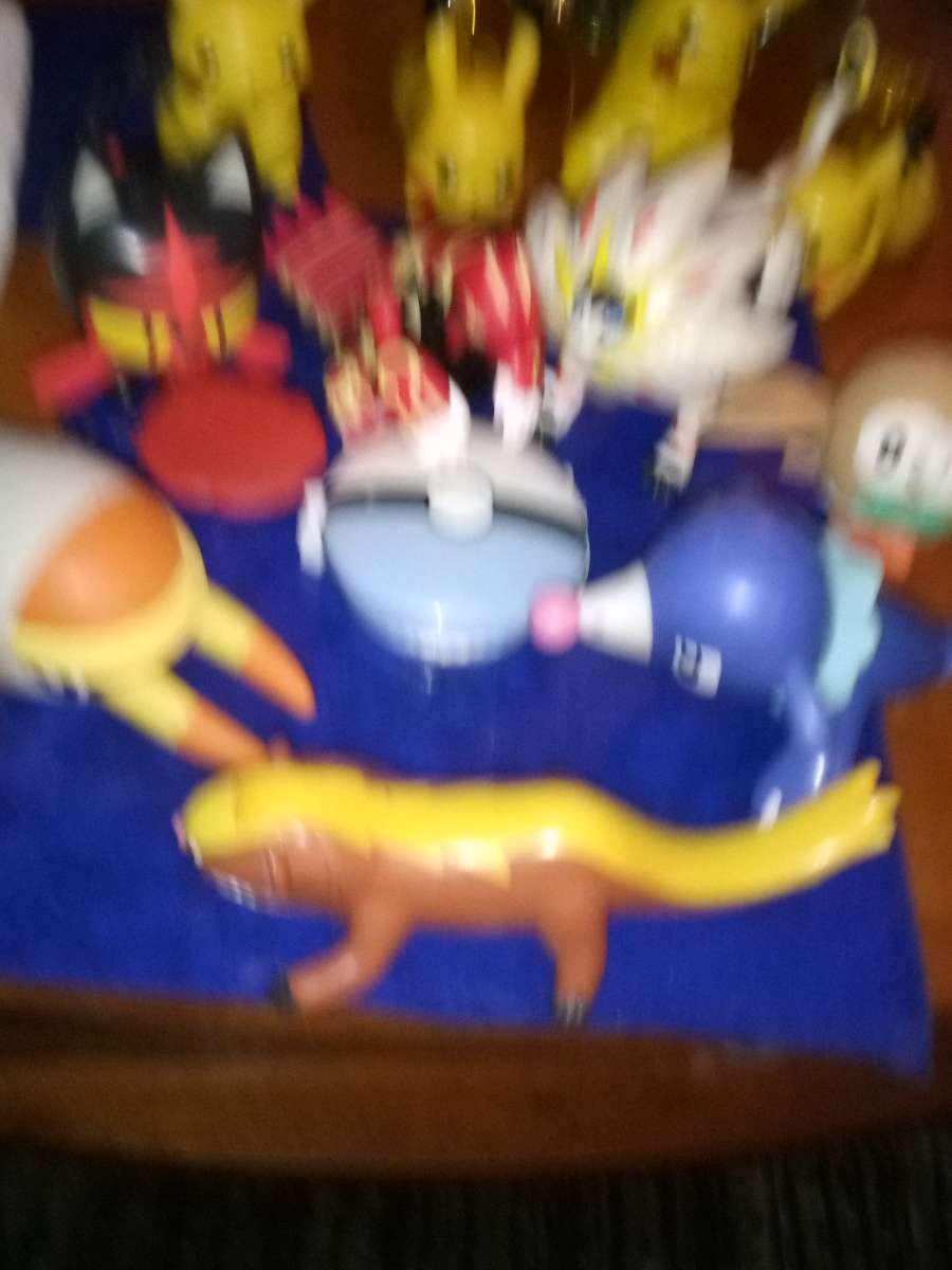 12 Pokemon Toys
