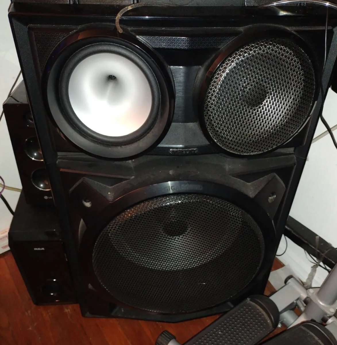 Samsung giga home theater  sound system  heavy duty  play Cd