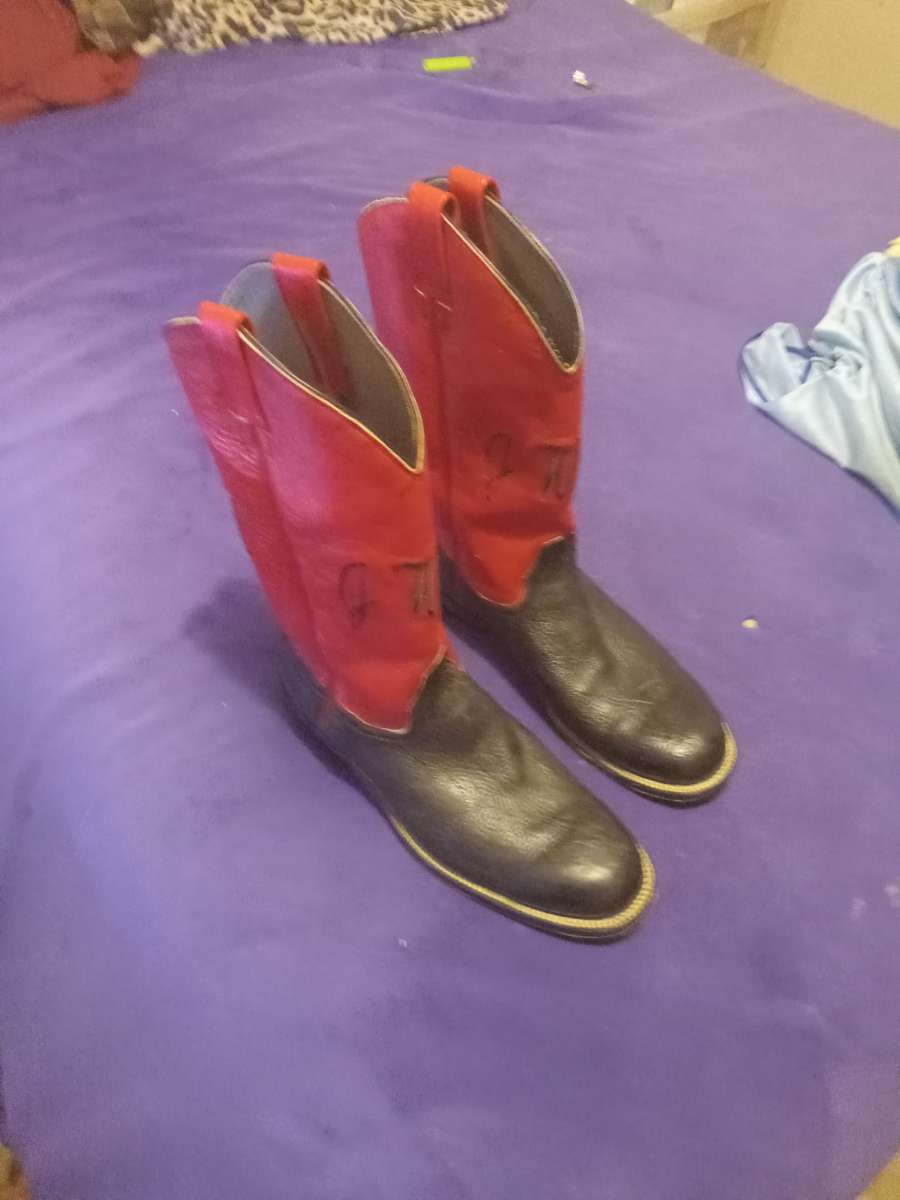 Custom made black and red mens size 11 bull hide