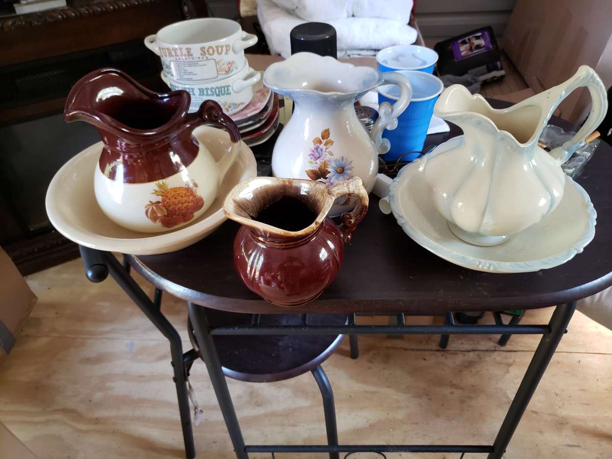 novelty collectors water pitchers and bowls