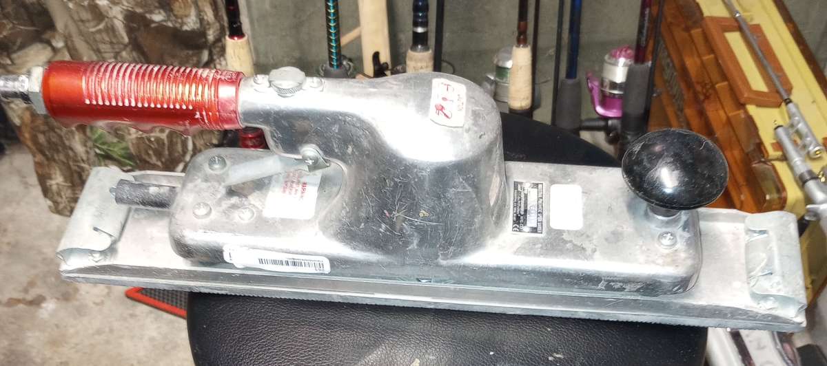 straightline air sander an 5 inch DA sander  30 for both