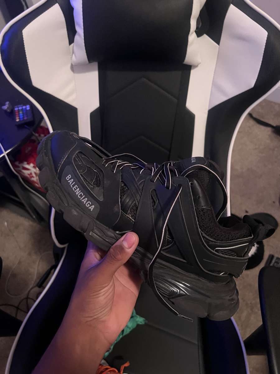 Balenciga track runners black