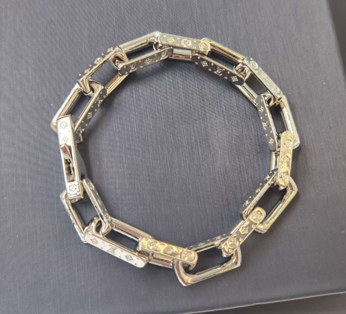 LOUIS Vuitton silver accessories