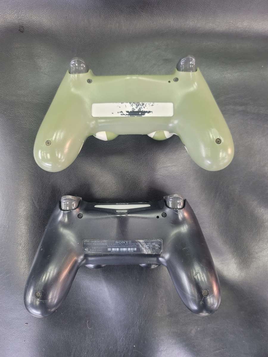 Playstation 4 Pro PS4 1TB W Cable  Two Controller Set