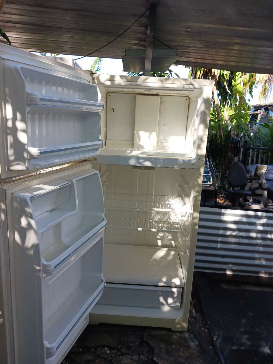 General Electric Refrigerator 29in and good working conditio