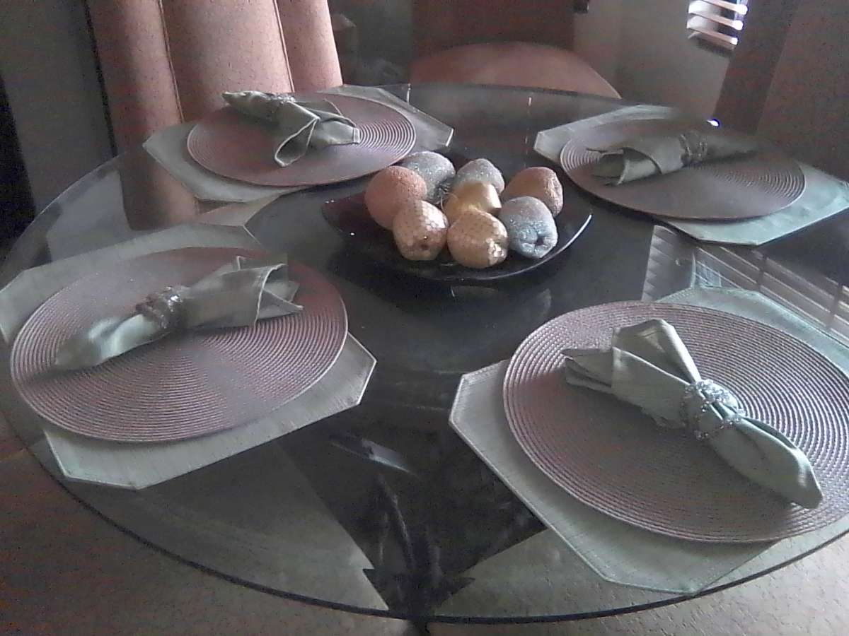 Dinning Table With 6Chairs