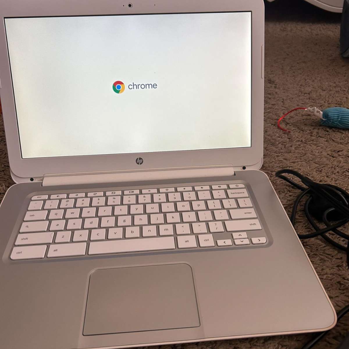 HP white laptop
