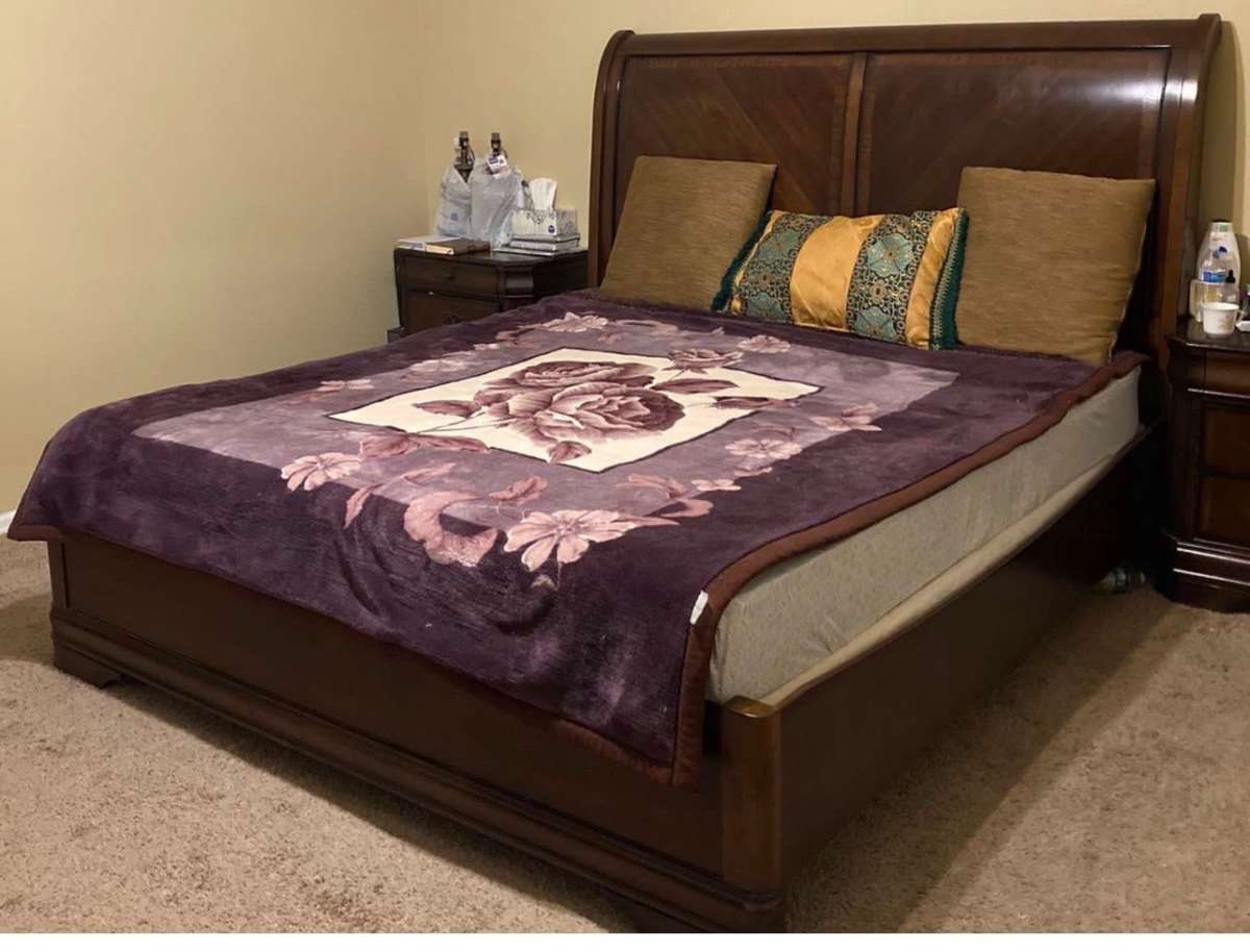 King size bed