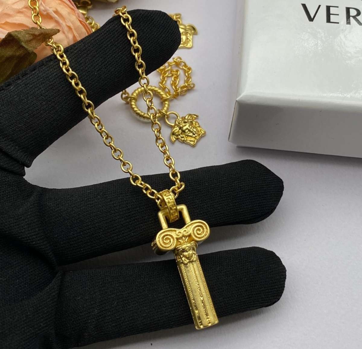 Vrsce gold necklace