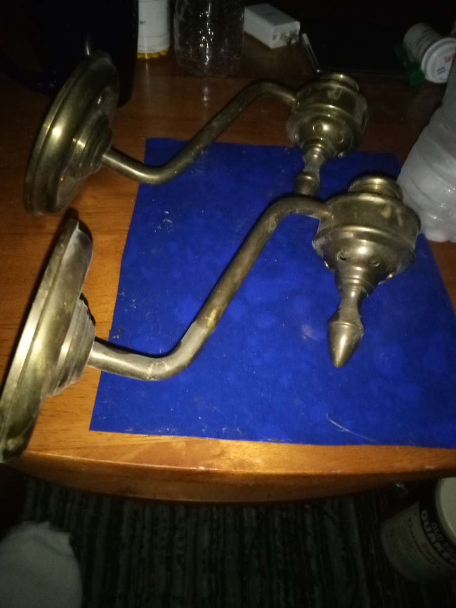 2 Brass wall sconces