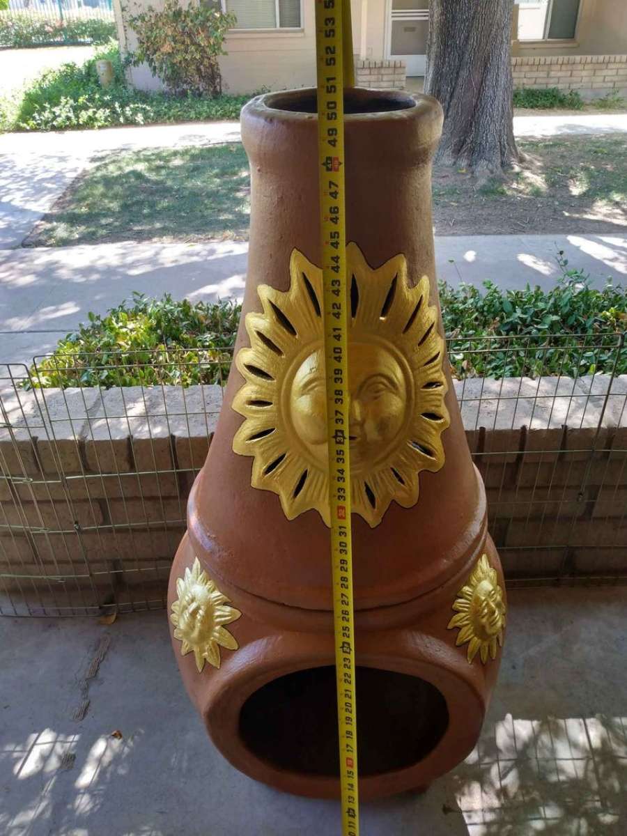 Una Chimenea De Barro Clay Chimney Outdoor Heater 50 X 24