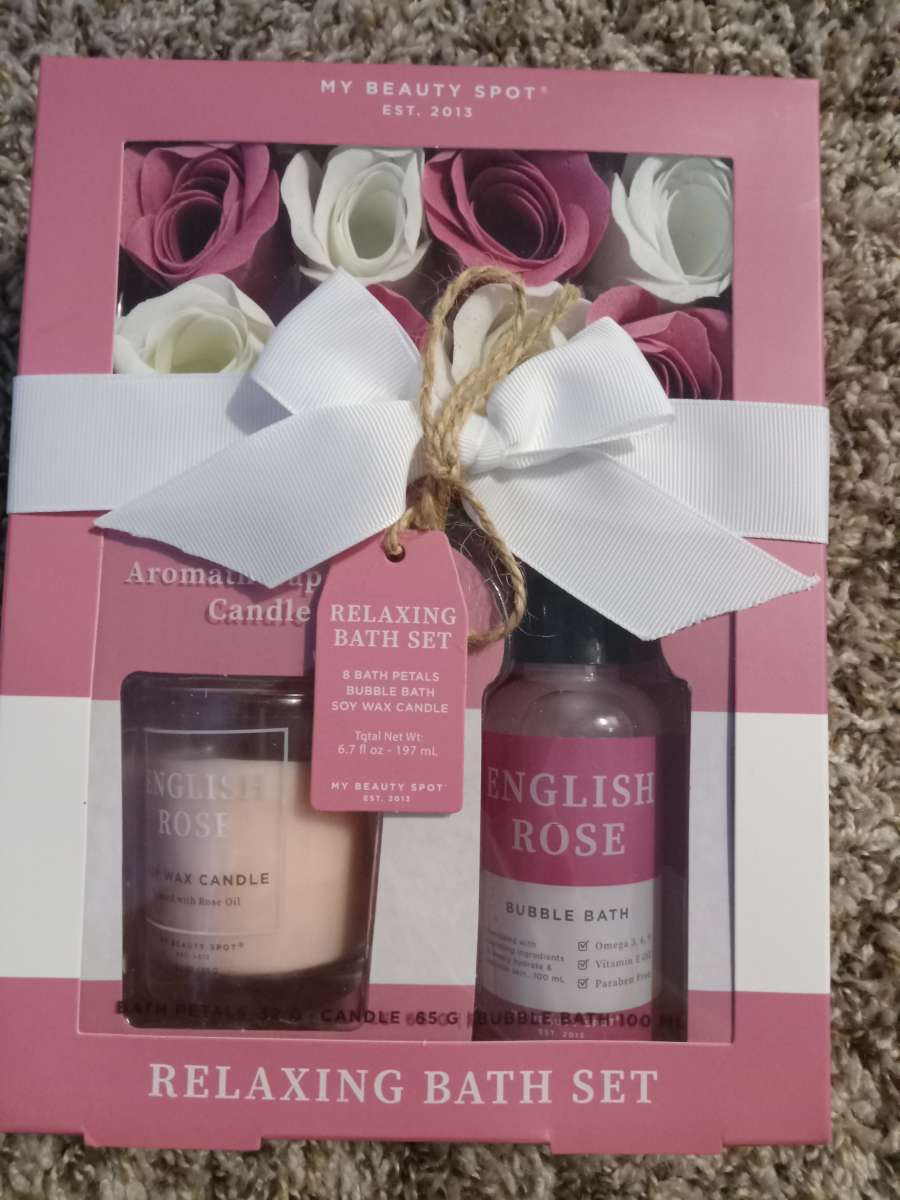bath and body works facial spa bubble bath and sunglasses