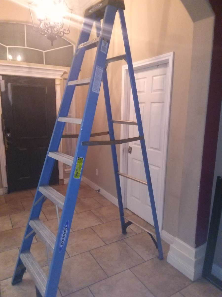 8 ft Werner ladder fiberglass 100
