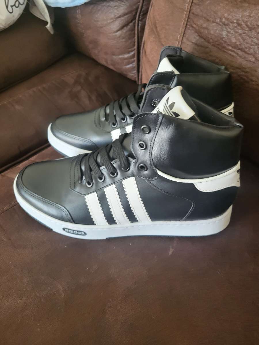 mens sneakers size 42