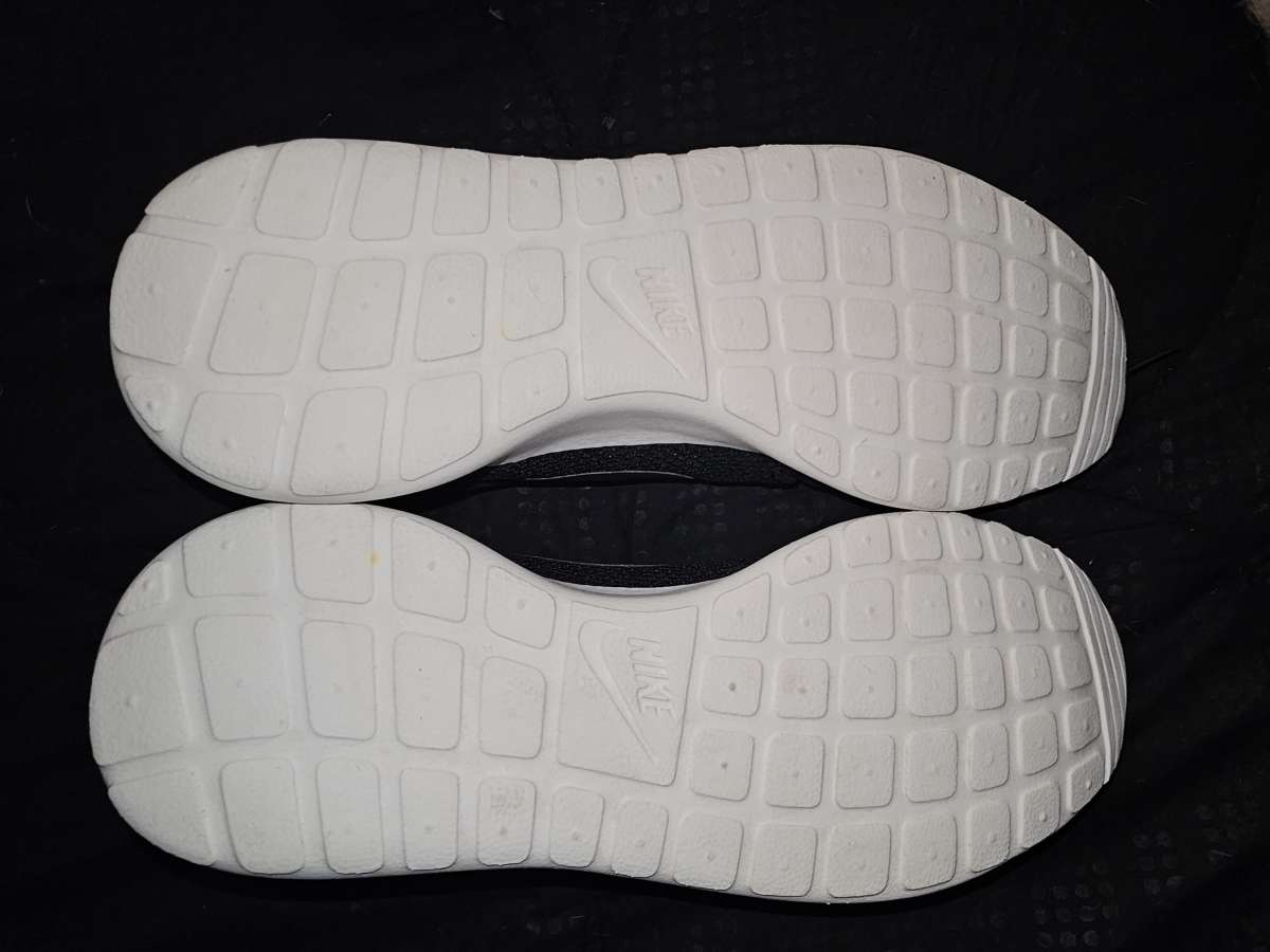 Nike Rosche Size 10 And A Half
