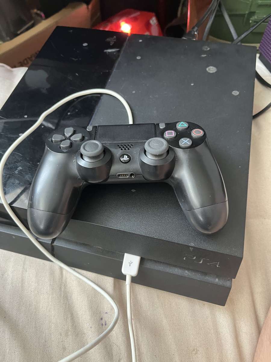 Black Playstation 4
