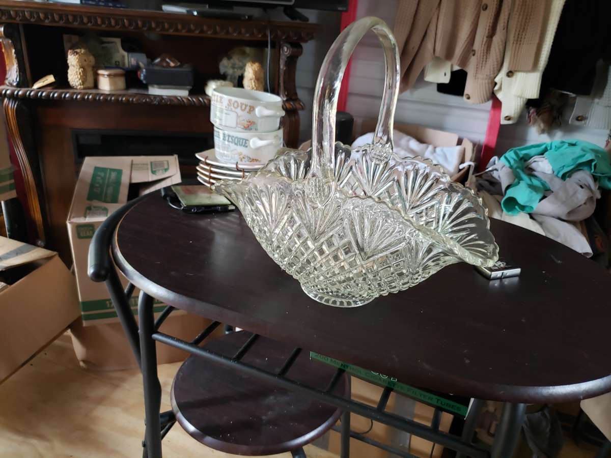 beautiful diamond cut heavy glass table top center piece