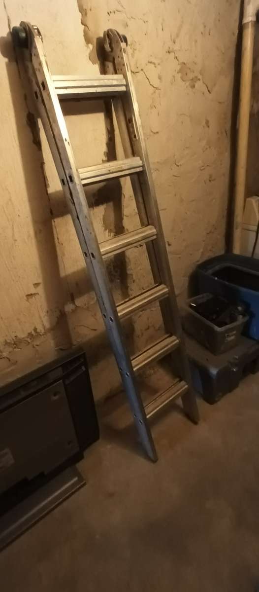 Aluminum extension ladder