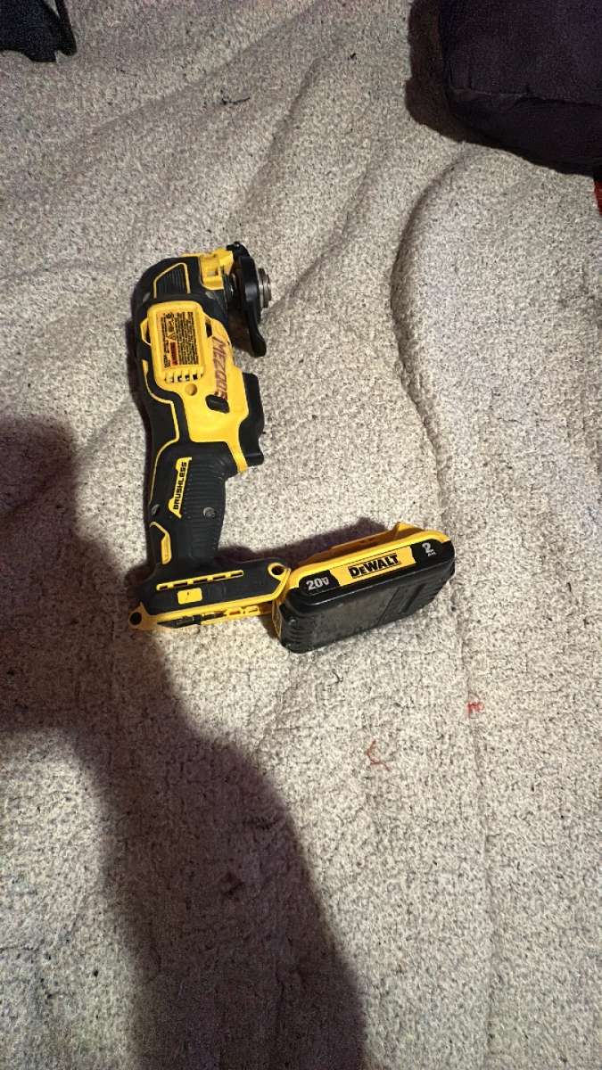 DeWalt utilitie tool