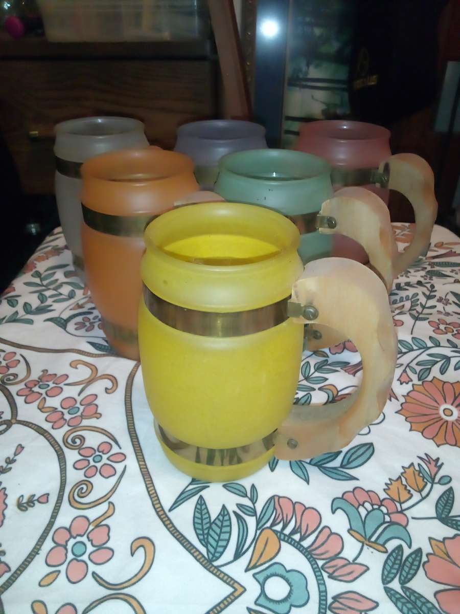 Vintage 1960s Siesta Ware Pastel Frosted Barrel Mugs wwooden