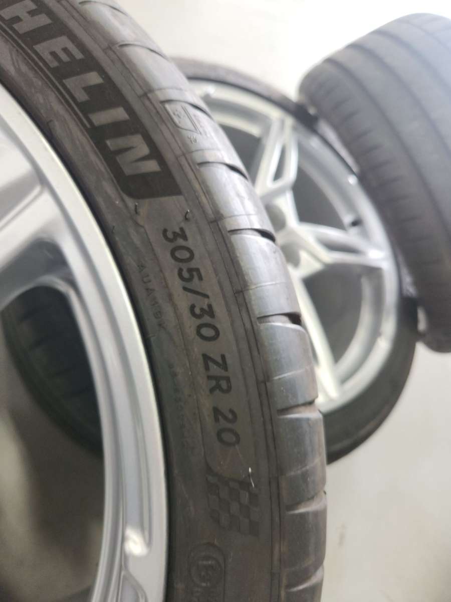 2021 Chevy Corvette Stingray Wheels and Tires