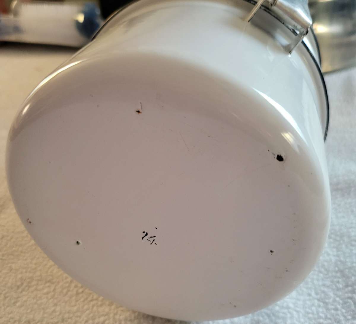 Retro 3 Tiered Enamalware Lunch Carrier