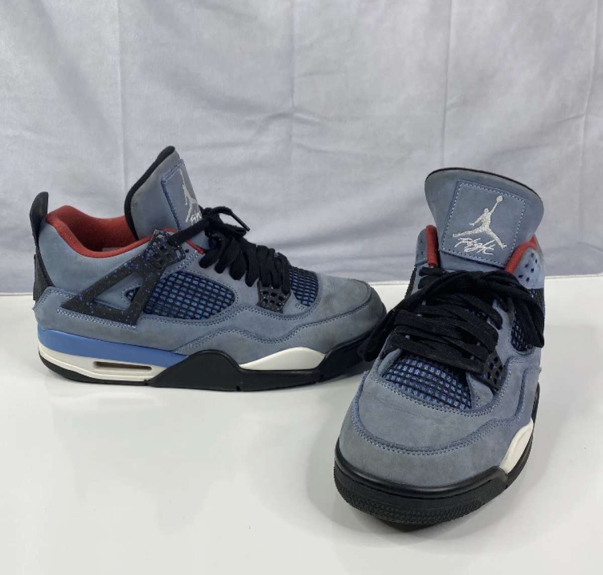 2 pairs of air jordans