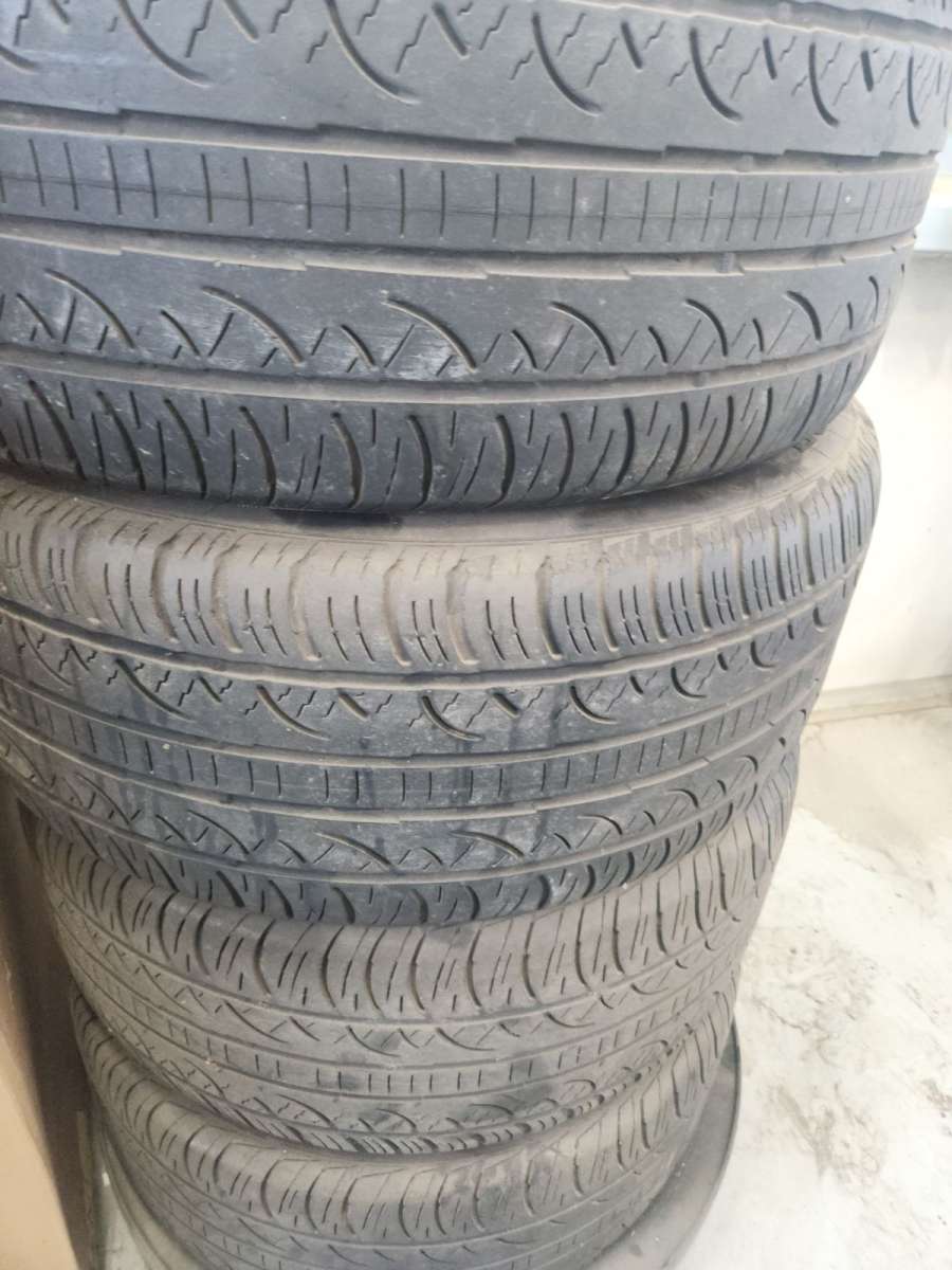 CHROME CHRYSLER 300 WHEELS AND TIRES