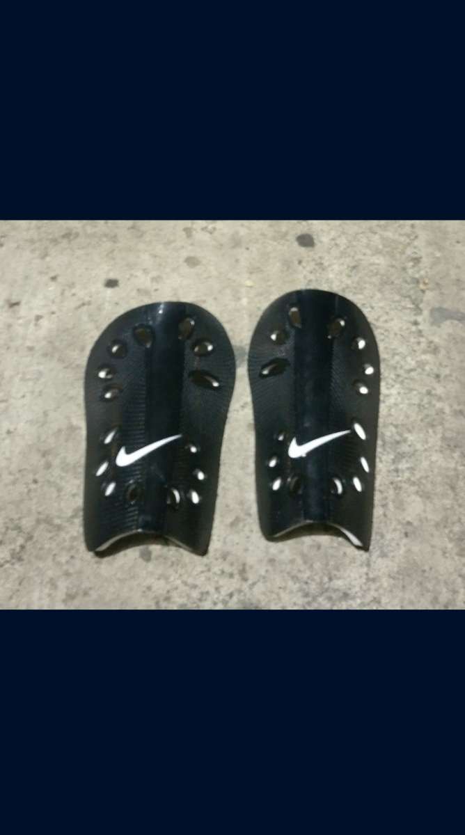 Nike Hypervenom Phantom Soccer Shoes with Shin Guards