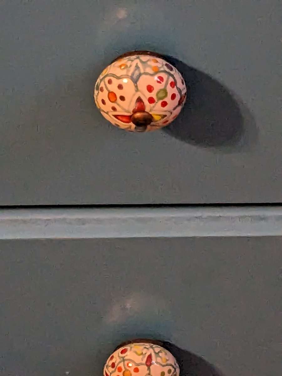 2 bedside night stands