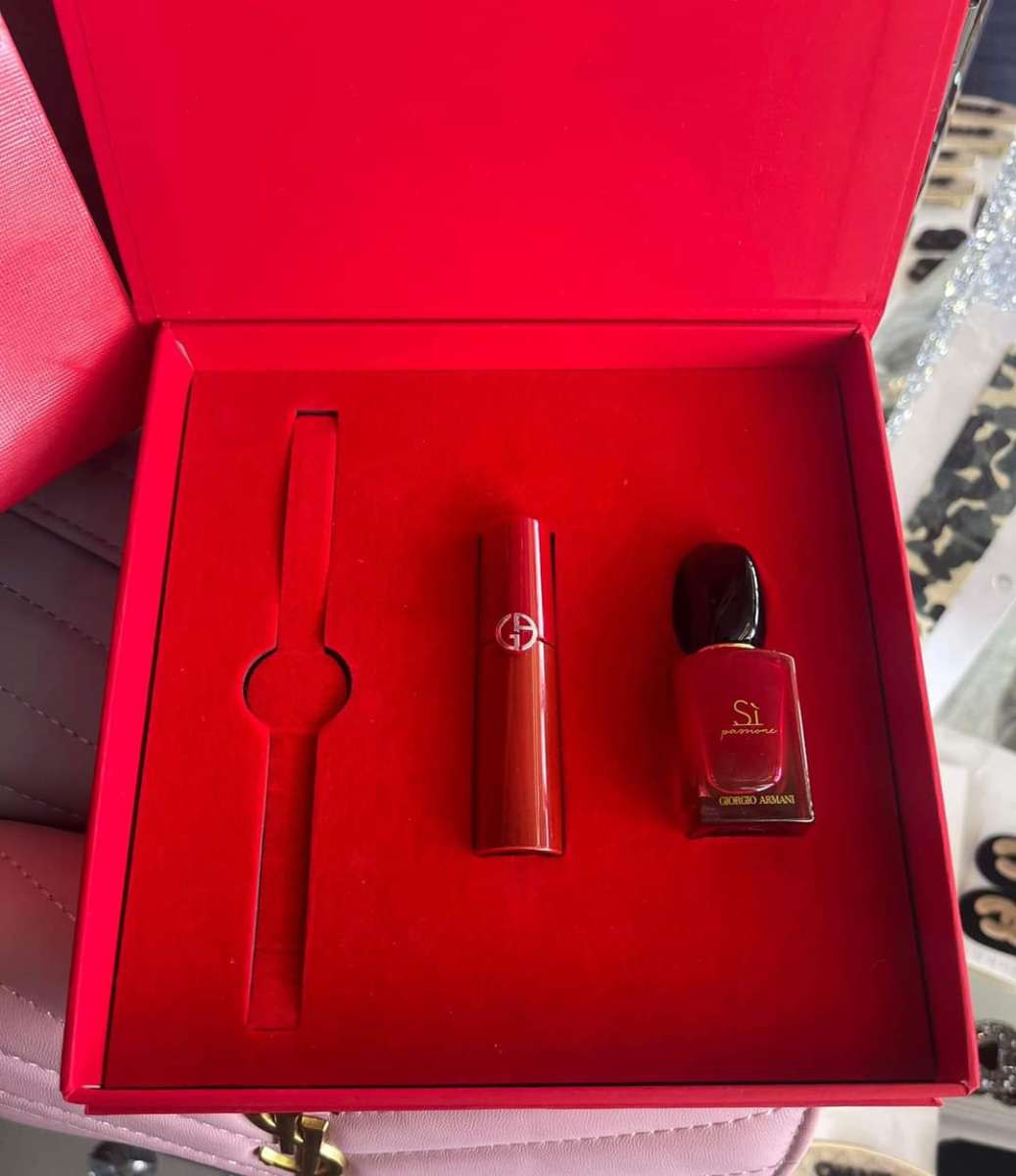 sale  giorgio armani lipgloss 405 and Si perfume gift set wi